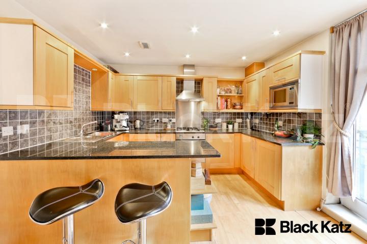 Contemporary, modern and superbly located   Kittiwake Court.Great Dover Street , Borough/London Bridge